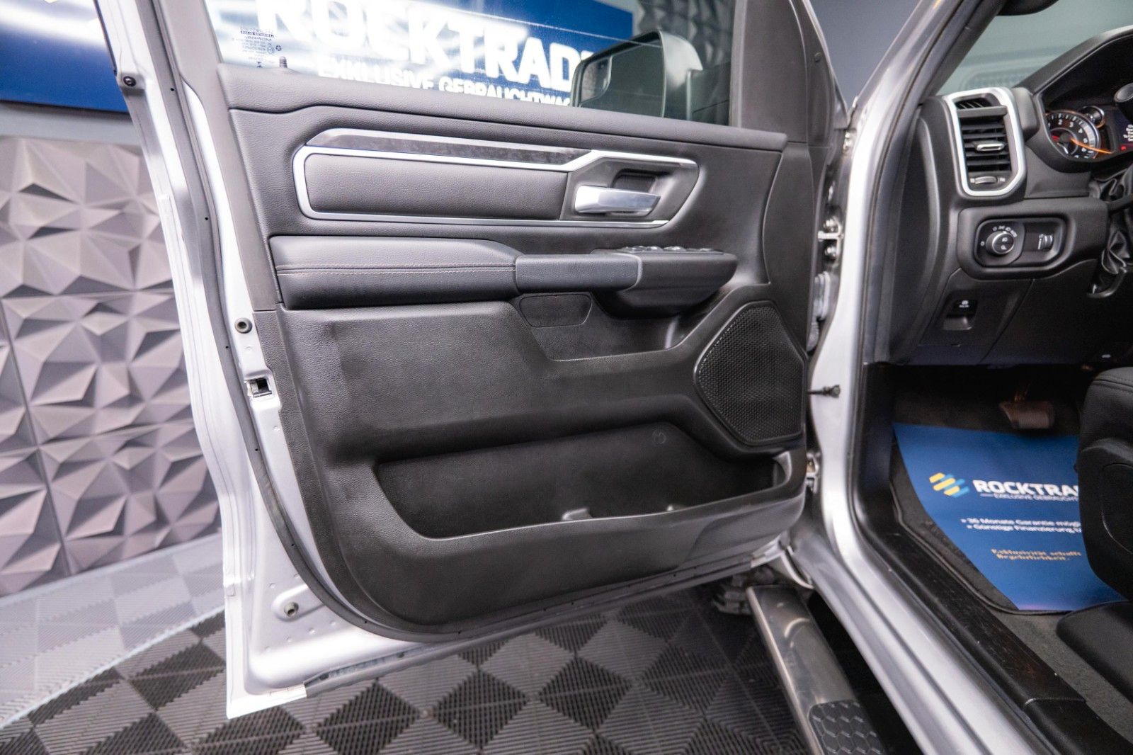 Fahrzeugabbildung Dodge RAM 5.7 V8 HEMI 4x4 OFFROAD Bodylift LONGBED LED