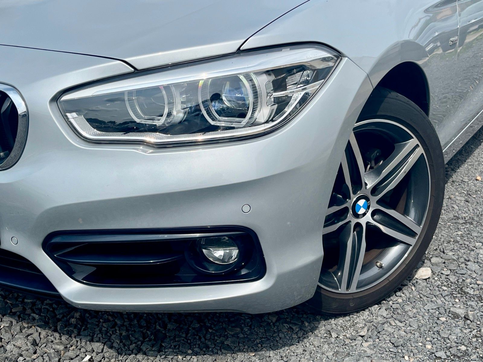 Fahrzeugabbildung BMW 120i 3-Türer Aut. SPORT LINE Navi LED HiFi 1.HAN