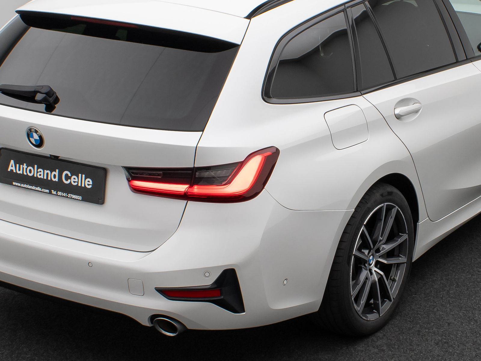 Fahrzeugabbildung BMW 320d xD Sport Line Panorama Laser 360° HUD HiFi