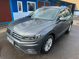 Volkswagen Tiguan 2.0 TDI Highline 4Motion*DSG*P-Dach*Euro6 - Volkswagen Tiguan Eu mit Diesel-Antrieb