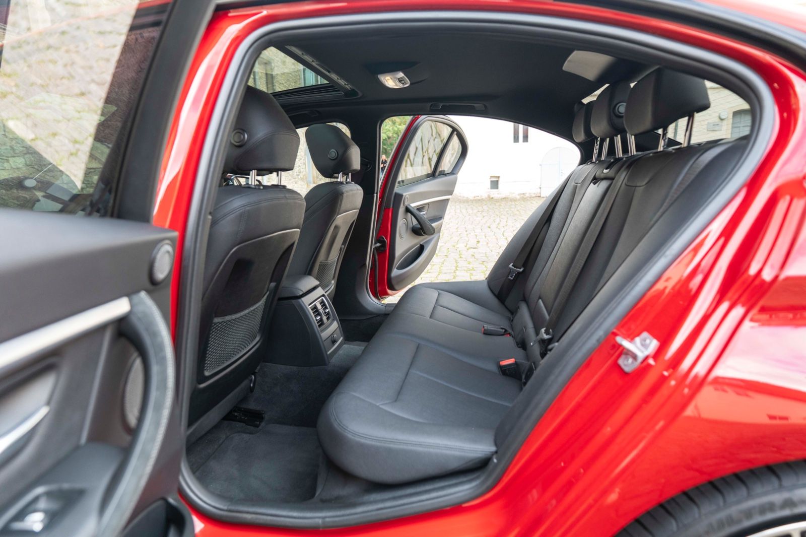 Fahrzeugabbildung BMW 340i M-Performance H&K TOTW LED CARPLAY KAM PDC