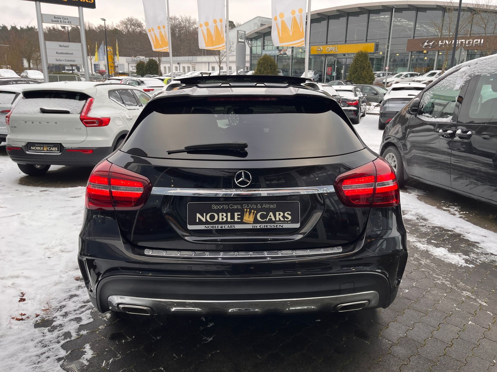 Fahrzeugabbildung Mercedes-Benz GLA 250 4Matic AMG Line AHK PANO RFK 19"