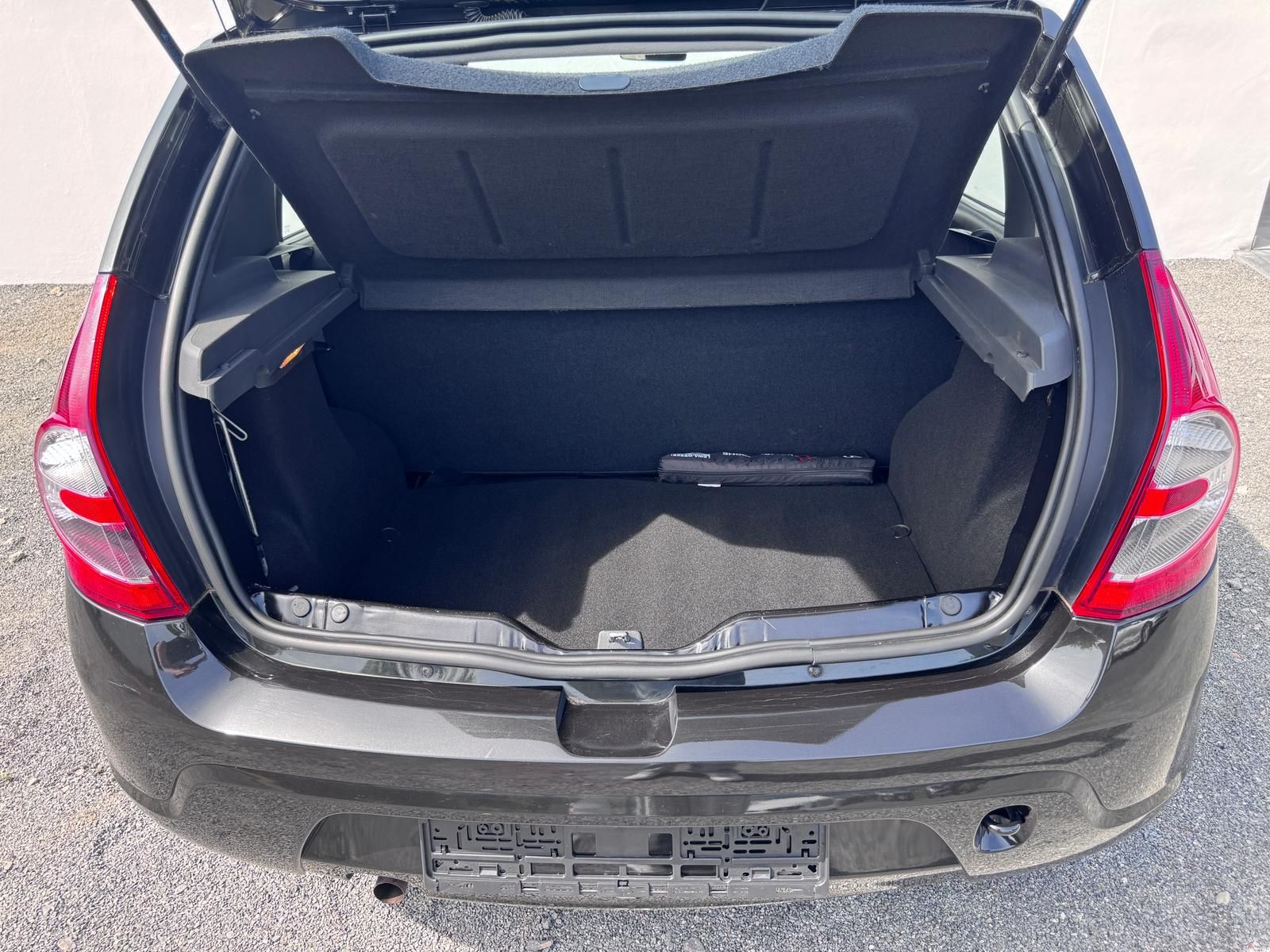 Fahrzeugabbildung Dacia SANDERO 1.4 AMBIANCE/ALLWETTER/SCHECKHEFT/5T