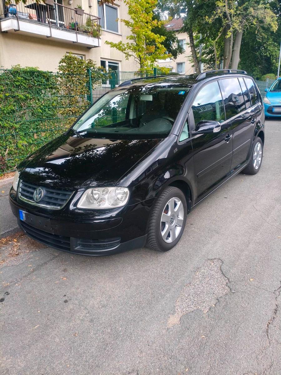 Volkswagen Touran 2006 — rear view