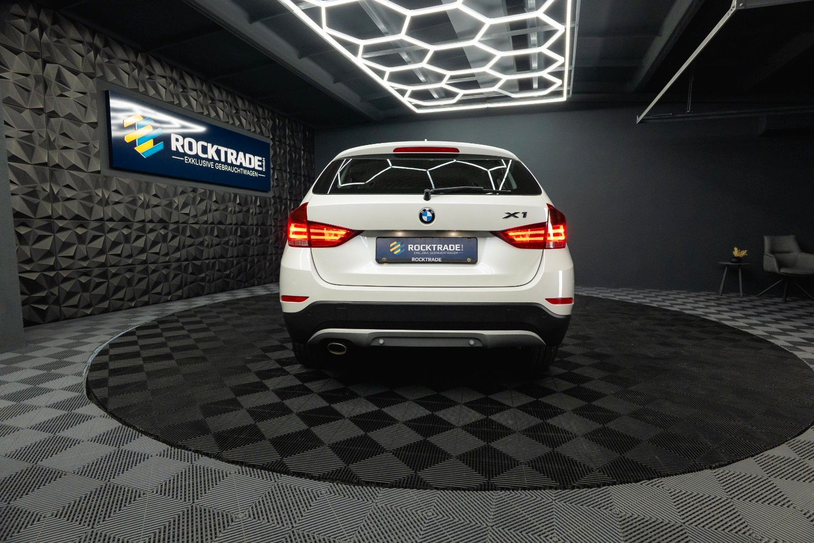 Fahrzeugabbildung BMW X1 xDrive20d Sport Line Autom. Bi-Xenon*Perlmutt