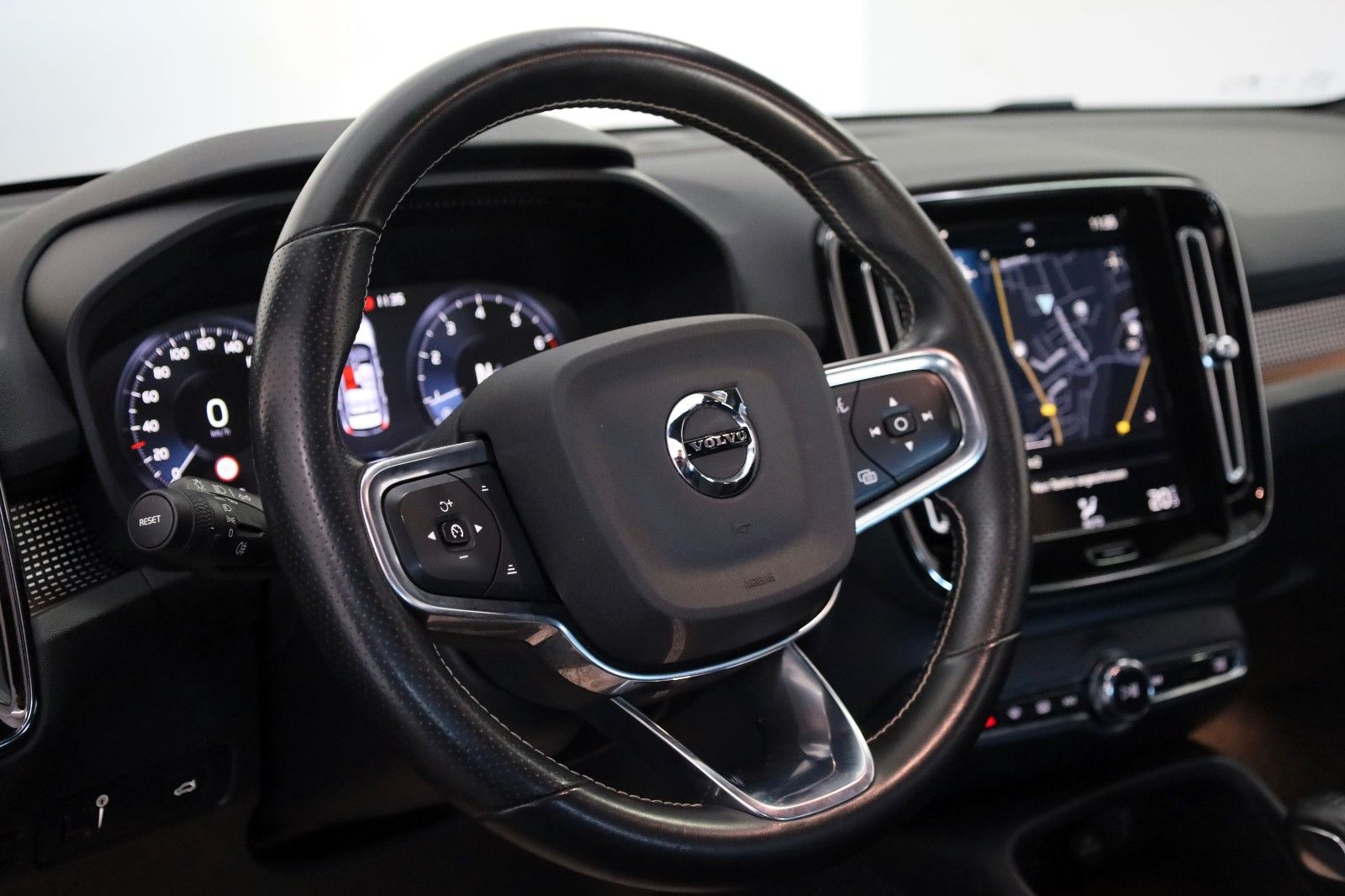 Fahrzeugabbildung Volvo XC40 R Design,Leder,Navi,LED,Kamera,Harman-K,AHK