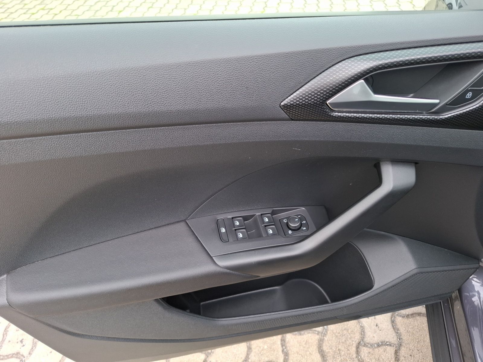 Fahrzeugabbildung Volkswagen T-Cross TSI Life Climatronic AID ACC RFK SH LM