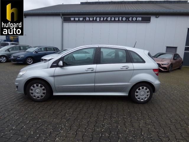 Mercedes-Benz B 180 Blue Efficiency Navigation 8-fach-bereift