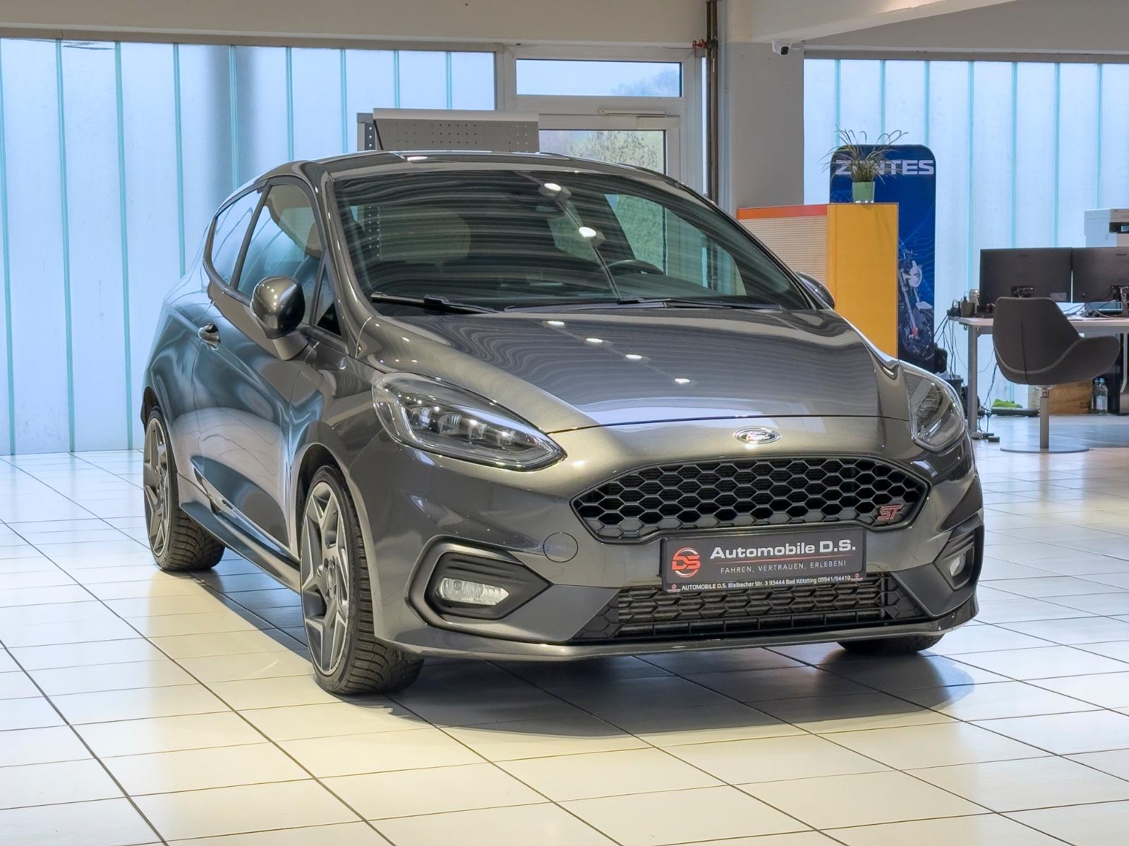 Ford Fiesta ST +PERFORMANCE++CARPLAY++TEMPOMAT++SHZ++