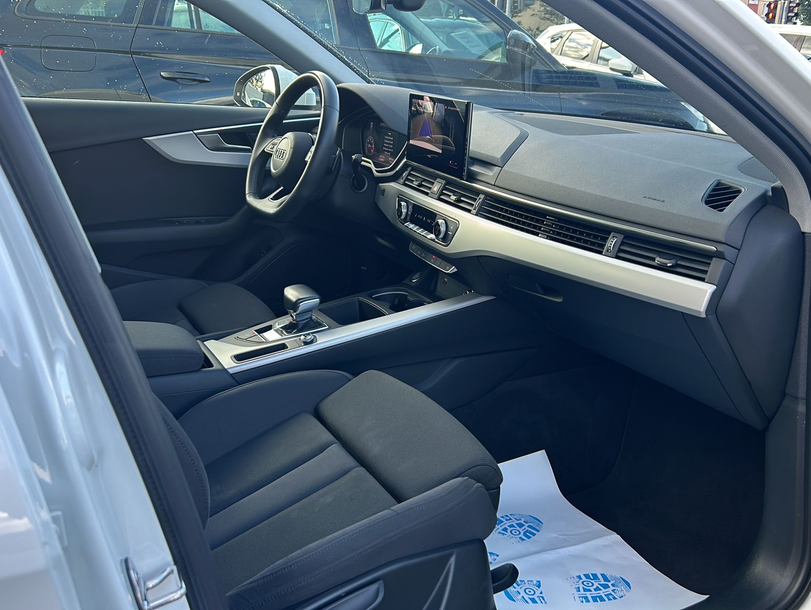 Fahrzeugabbildung Audi A4 Avant Advanced 40 TDI S tronic Matrix