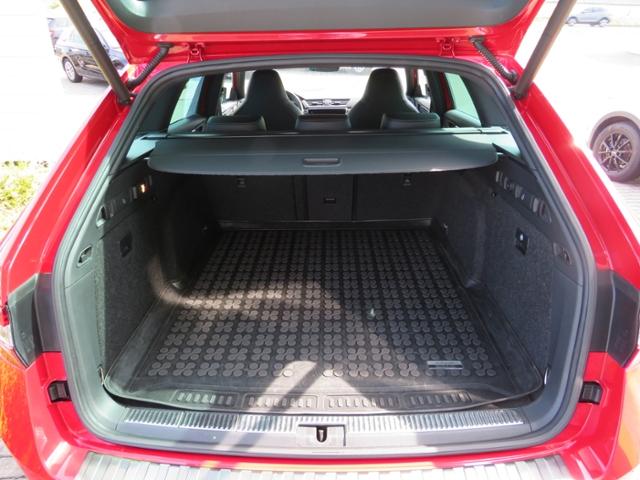 Skoda Superb Combi Sportline 1.8TSI AHK StHZ var. LB