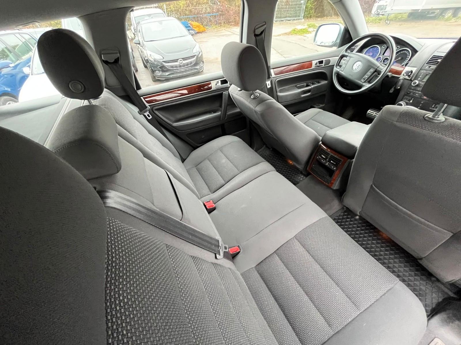 Volkswagen Touareg 2004 — photo 27