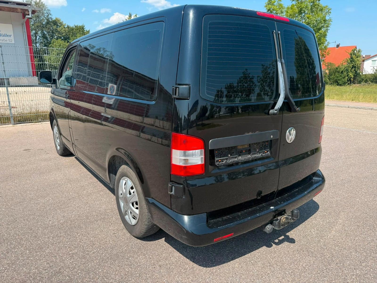 Volkswagen T5 Transporter Bus Caravelle