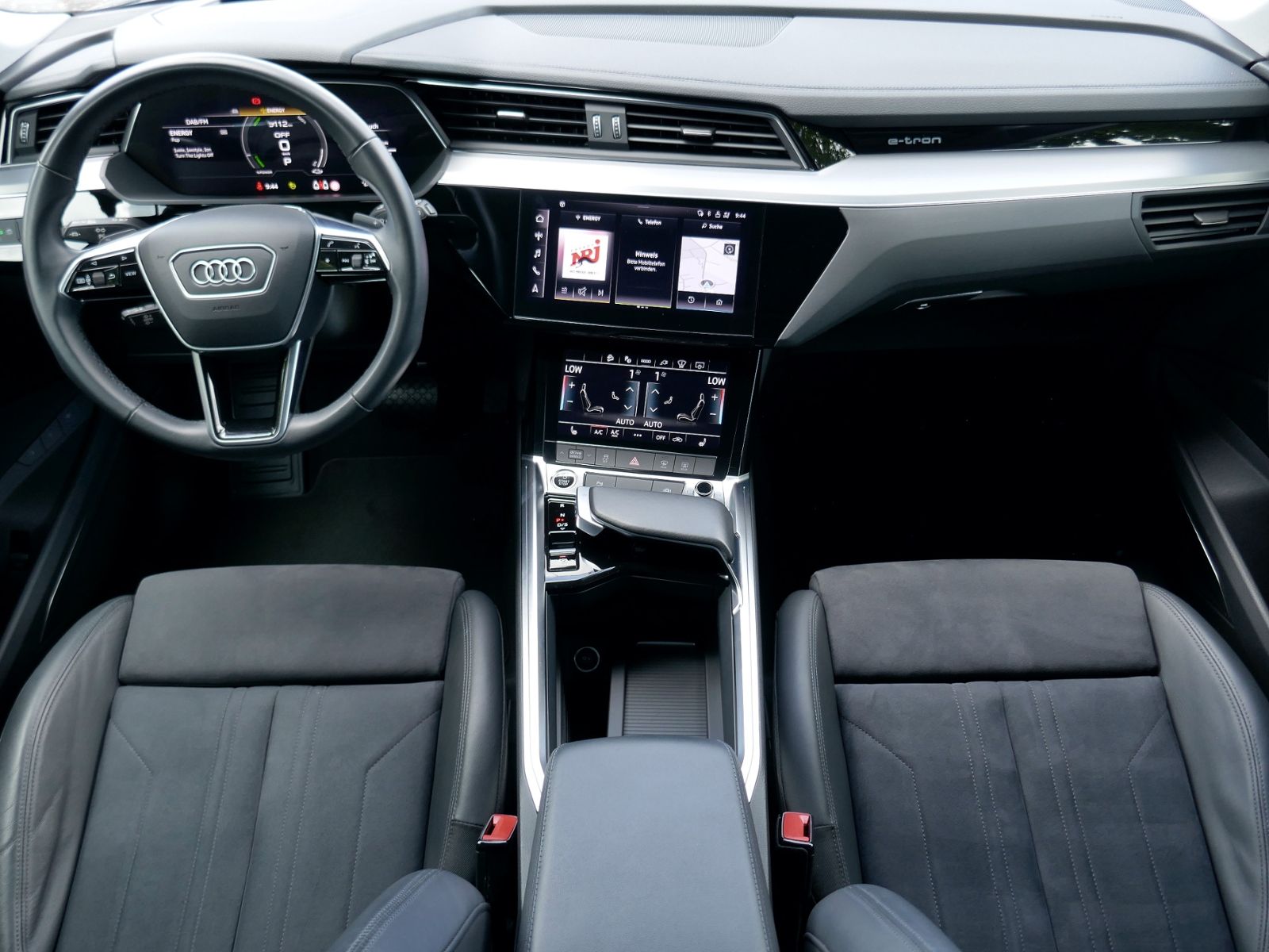 Fahrzeugabbildung Audi e-tron advanced 55 quattro 300kW | LED RFK CCS