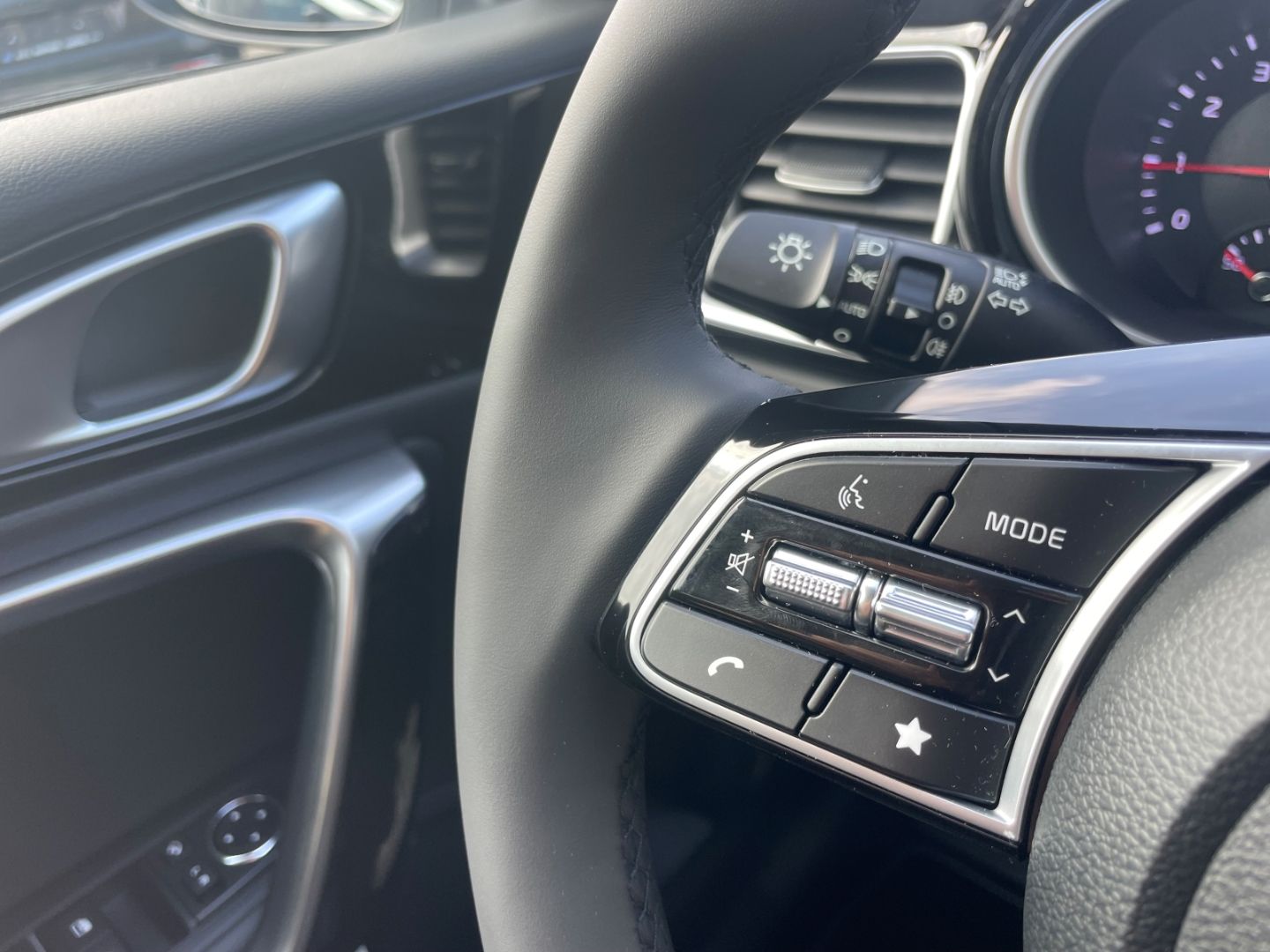 Fahrzeugabbildung Kia Ceed_sw Ultimate Edition AppleCarPlay P8 P9