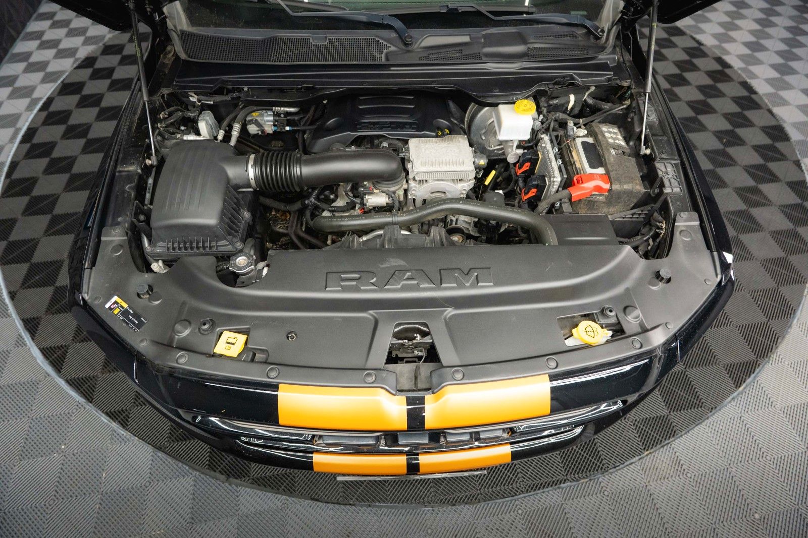 Fahrzeugabbildung Dodge RAM 5.7 V8 HEMI 4x4 OFFROAD Night-Paket *LED*19%
