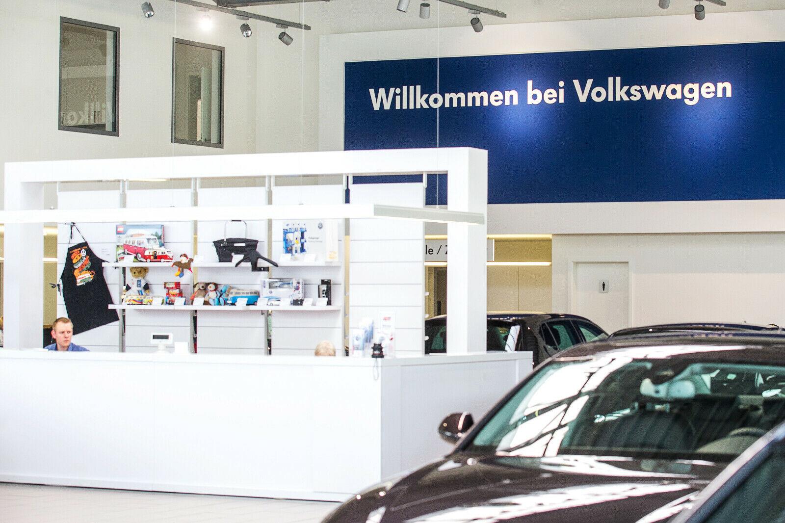 showroom-image-top