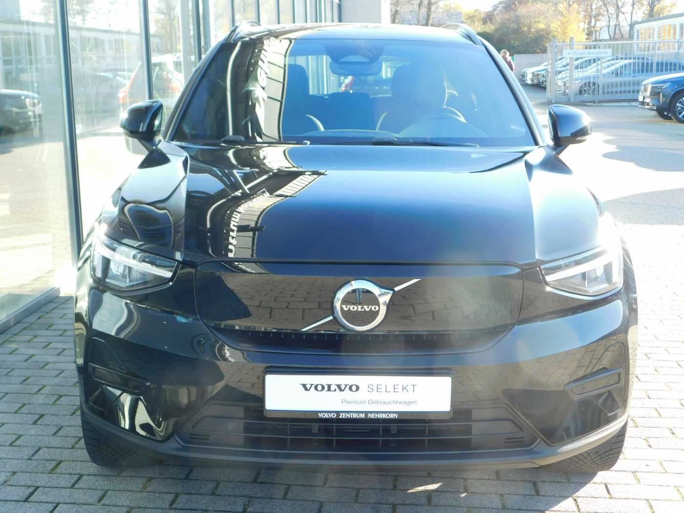 Fahrzeugabbildung Volvo XC40 Recharge Twin Motor AWD Plus 'AHK, GJR'