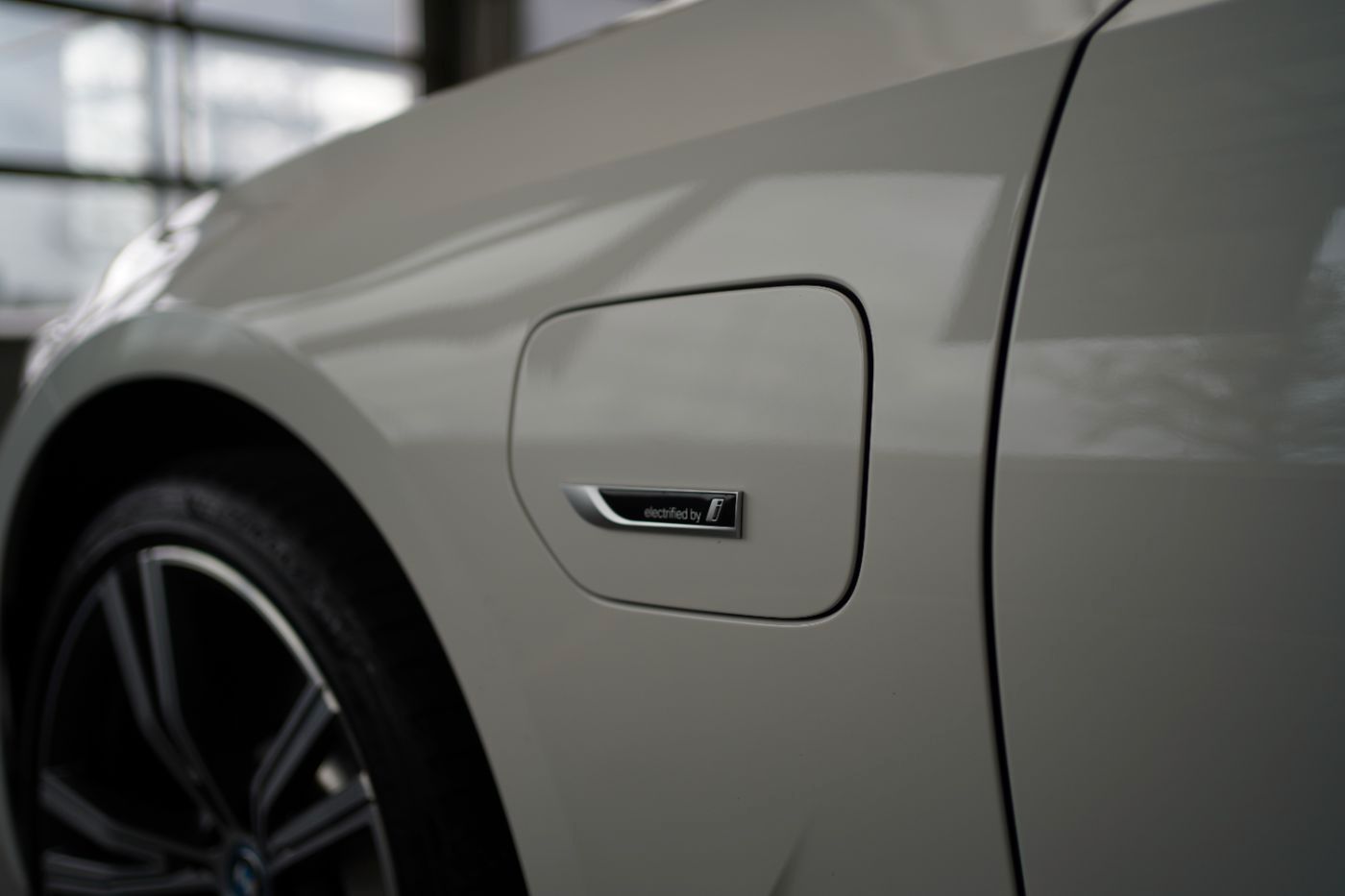 Fahrzeugabbildung BMW 330e xDri Sport Line +HeadUp+Laserlicht+Komfortz