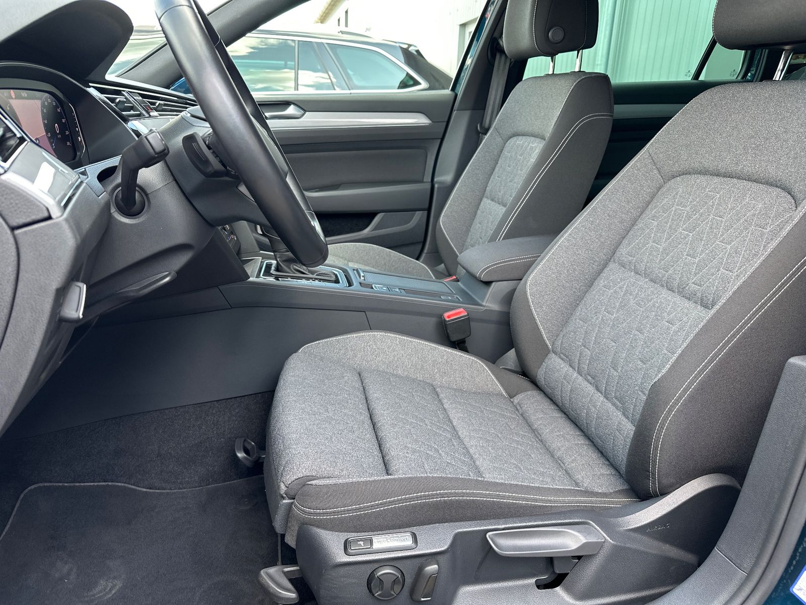 Fahrzeugabbildung Volkswagen Passat Variant 2.0 TDI DSG NAV+IQ-LIGHT+ACC