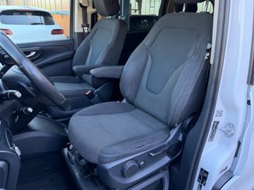 Mercedes V 220 - 9