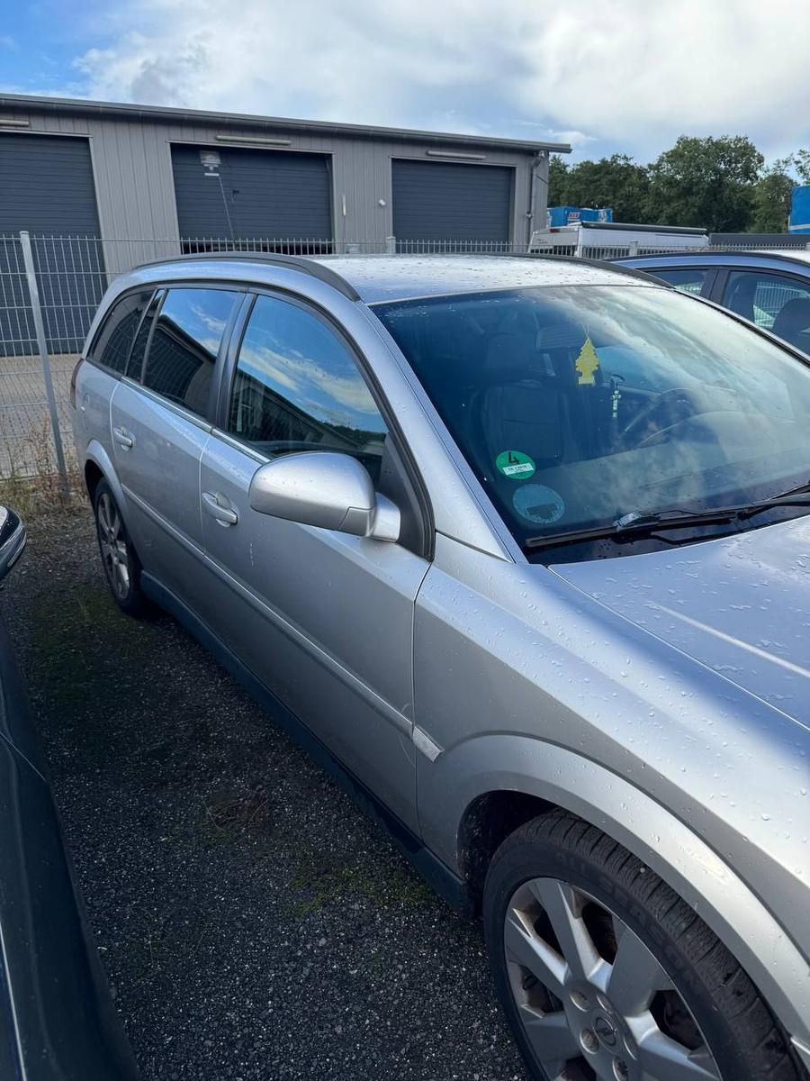 Opel Vectra 2006 — салон