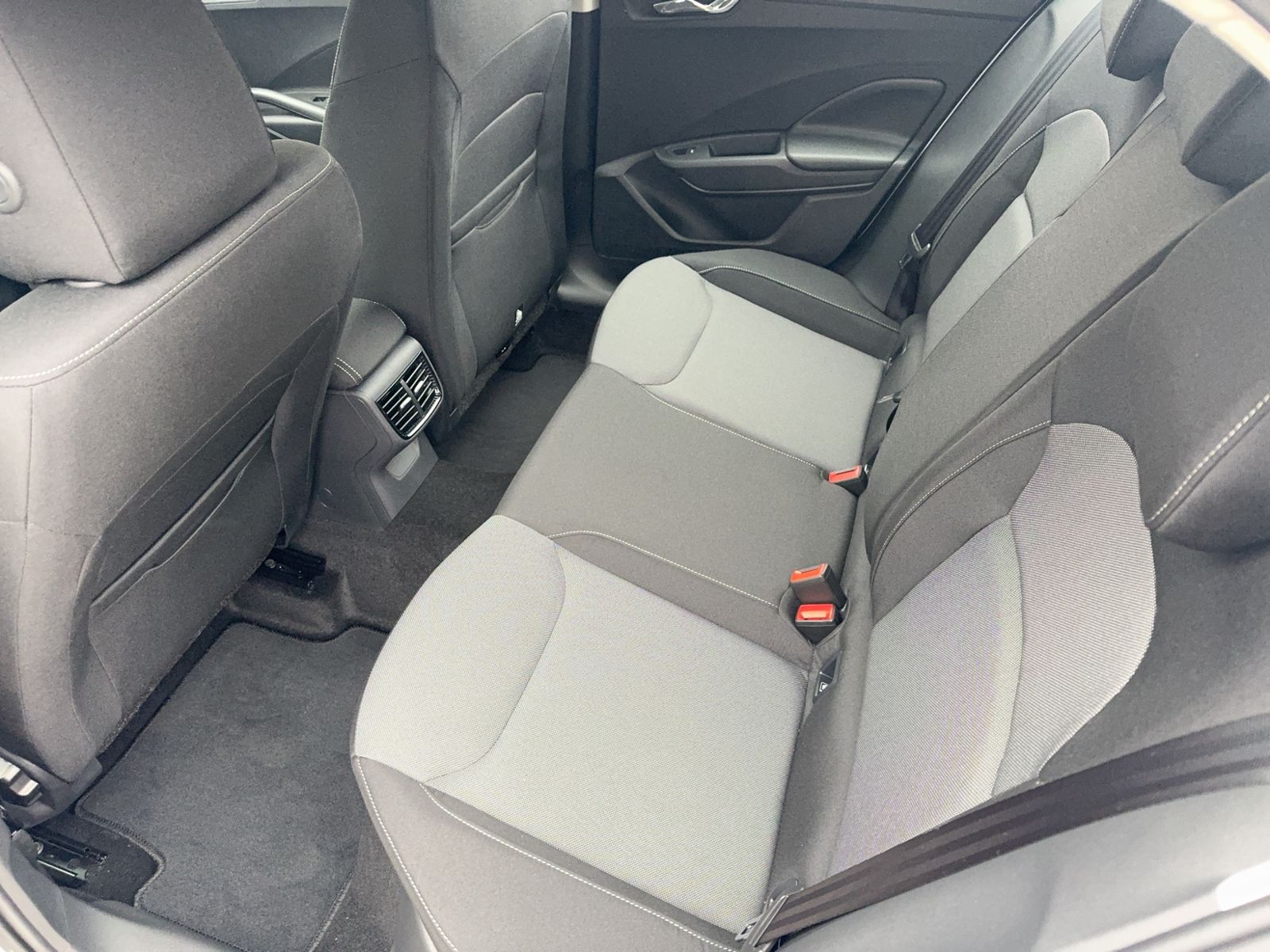 Fabia 1.0 TSI Selection, Vorbereitung AHK, LED,