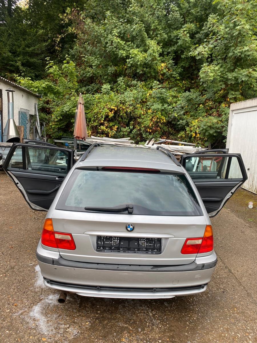 BMW 316 2005 — rear view