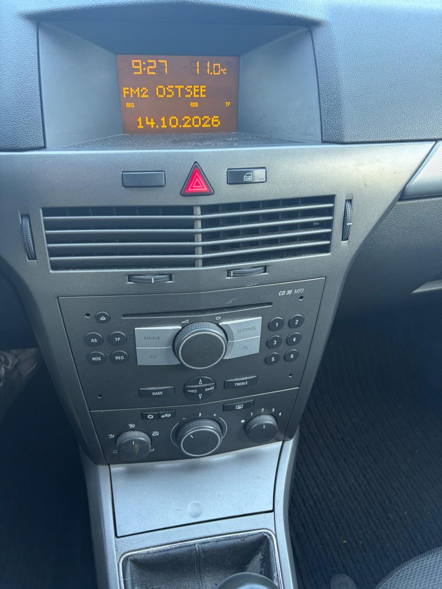 Opel Astra 2005 — photo 12