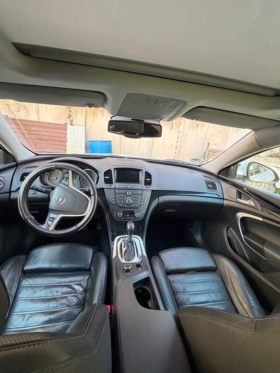 Opel Insignia 2009 — вигляд ззаду