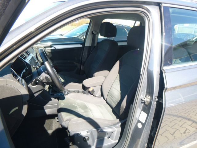 Fahrzeugabbildung Volkswagen Tiguan 2,0 TDI 4Motion >AUT/KAM/NAV/SHZ/ACC<