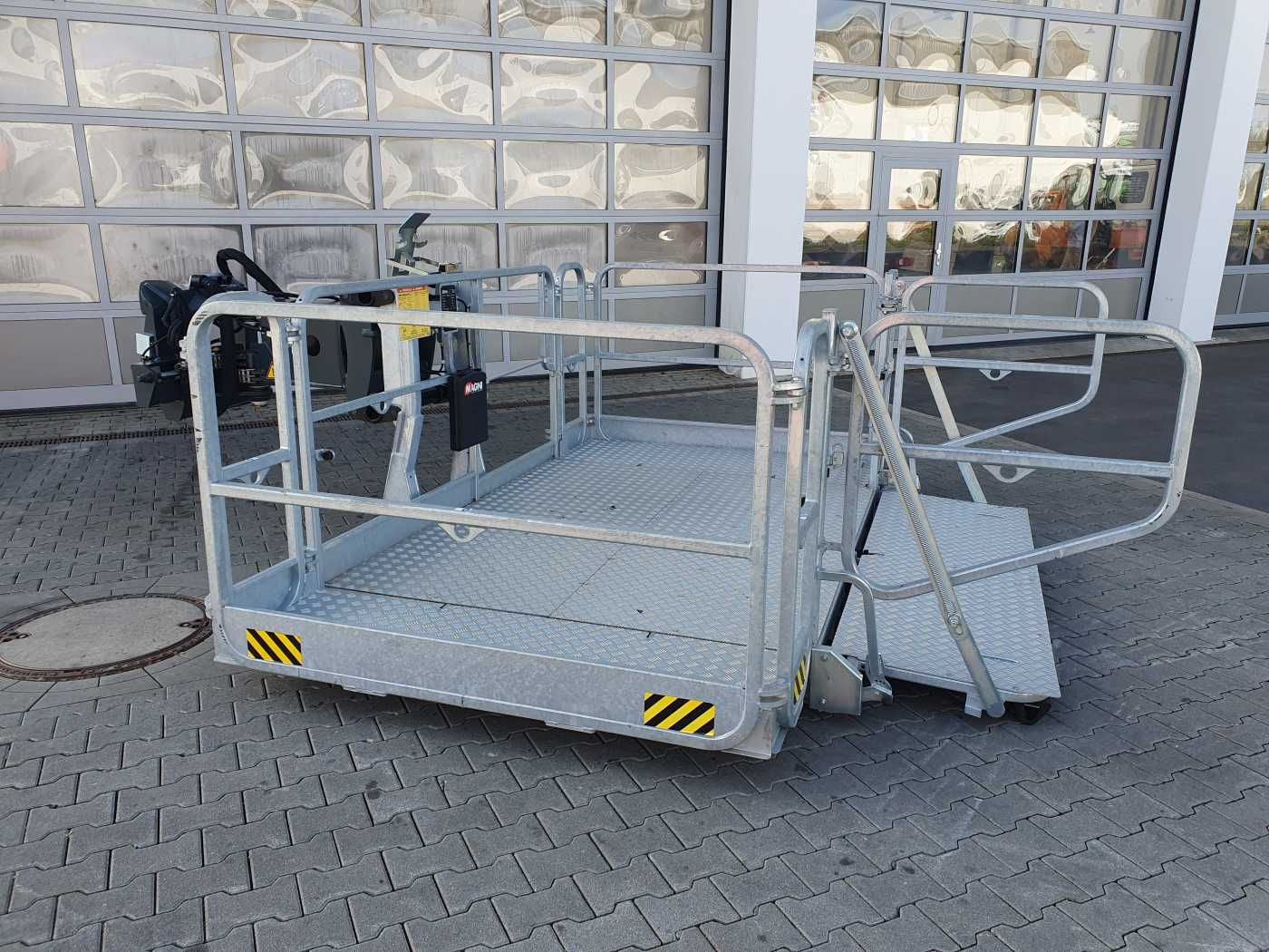 Fahrzeugabbildung Andere Magni Arbeitskorb drehbar & ausziehbar 1.000 kg