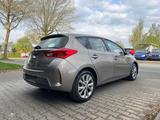 Toyota Auris Hybrid Executive - Toyota Auris Hybrid (/Elektro) Executive mit Benzin-Antrieb