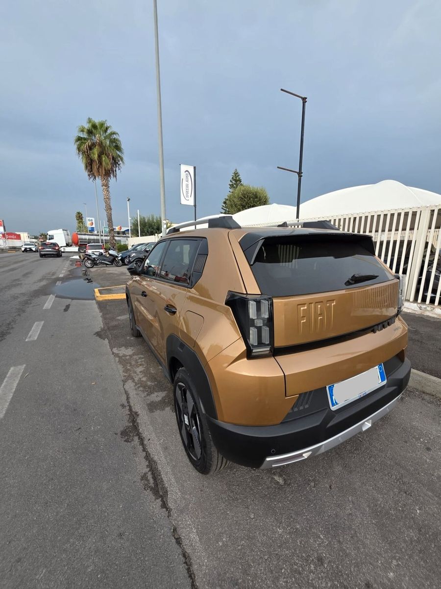 Fiat Grande Panda 1.2 Hybrid 110 CV S&S La Prima imagem 3