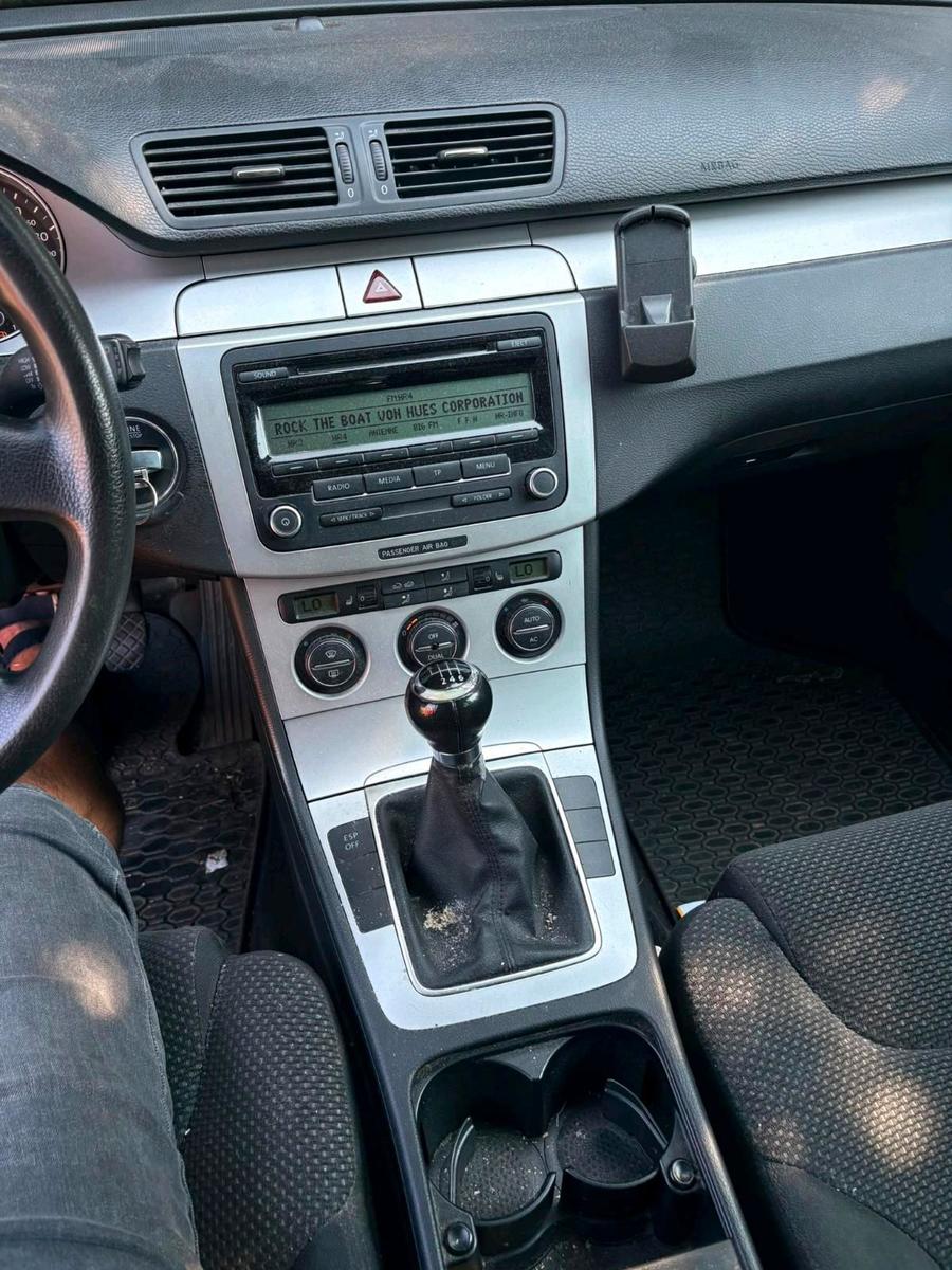 Volkswagen Passat 2009 — photo 12