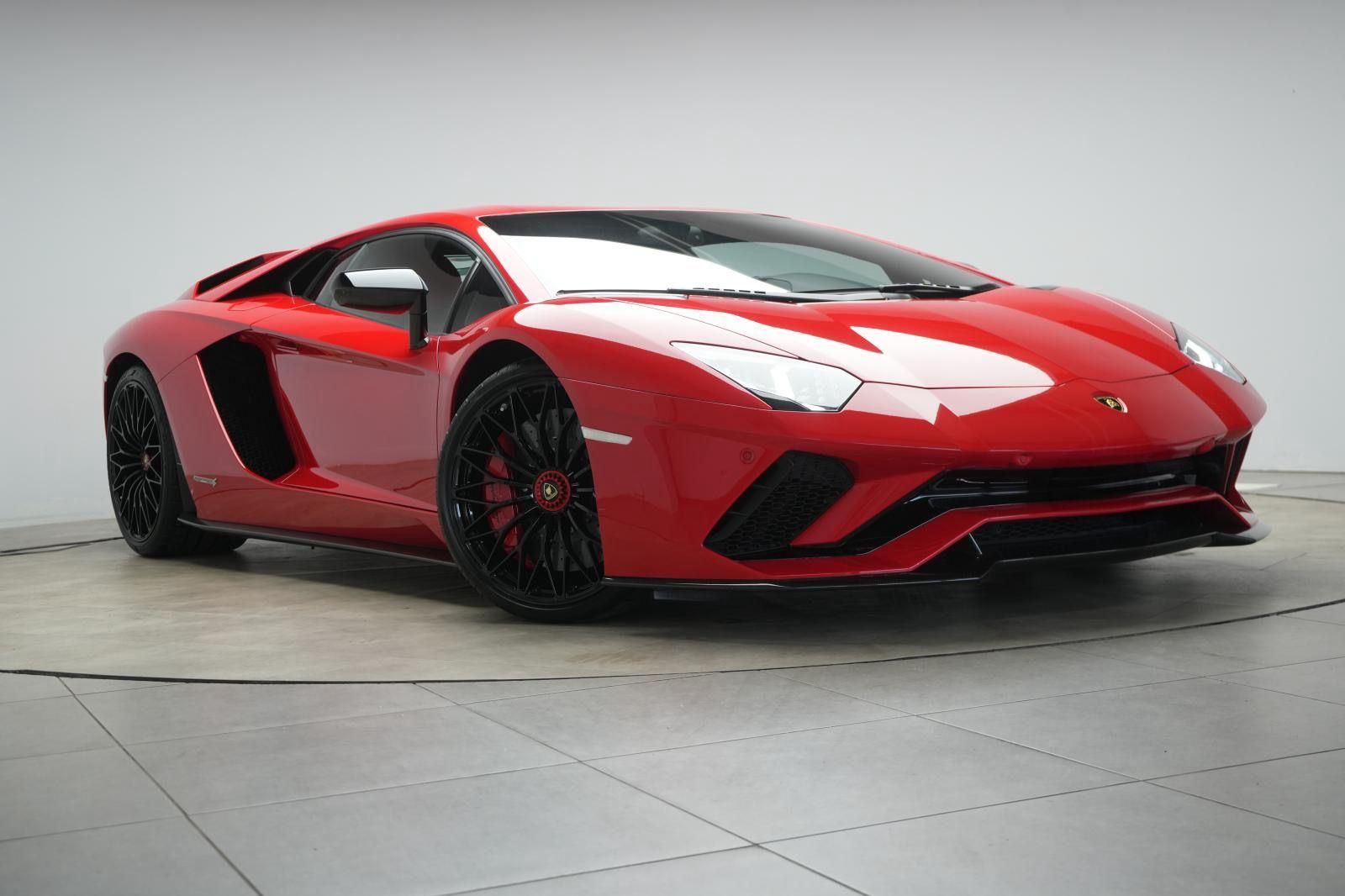 LAMBORGHINI Aventador