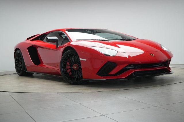LAMBORGHINI Aventador