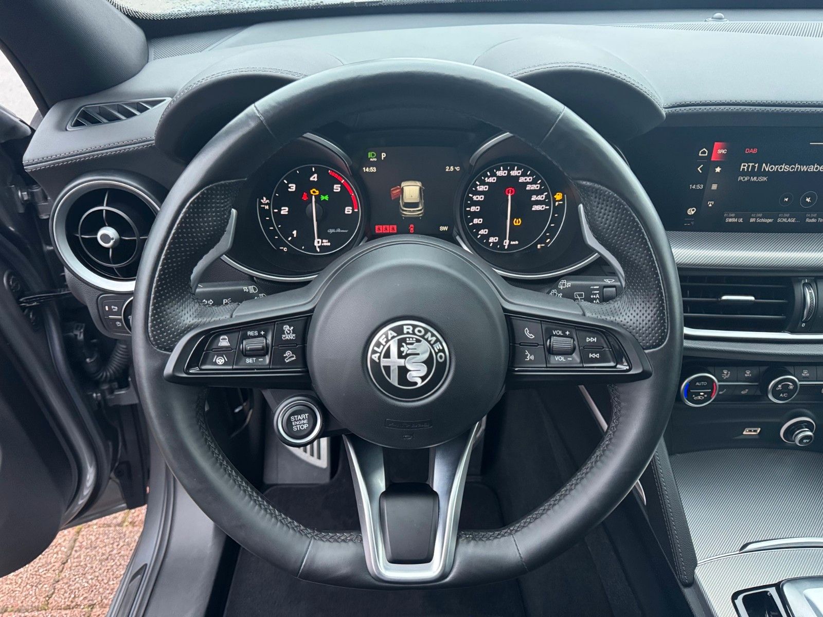 Fahrzeugabbildung Alfa Romeo Stelvio Veloce 210PS Memory Glasdach Kamera Navi