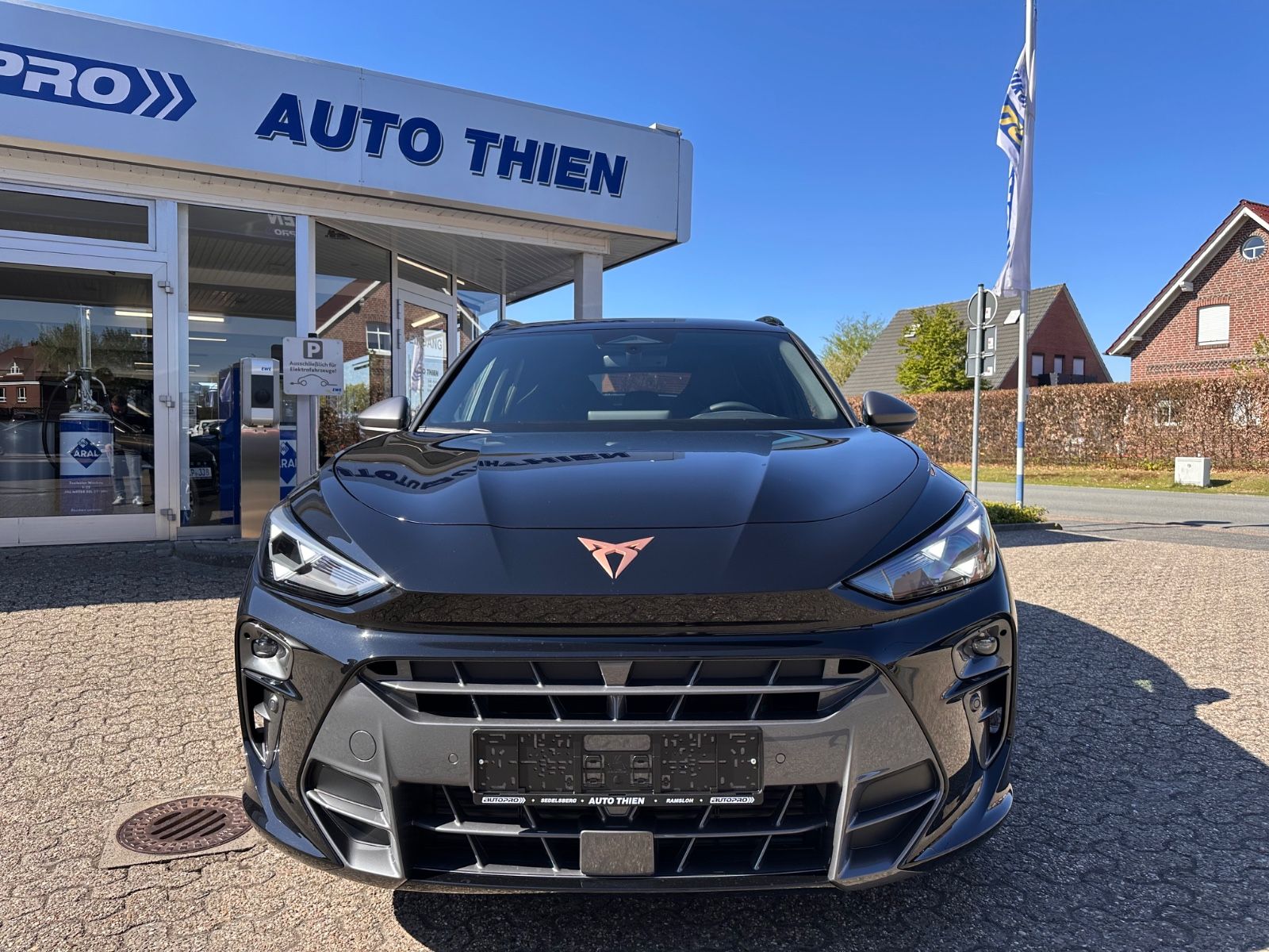 Fahrzeugabbildung CUPRA Terramar 1.5 eTSI DSG Navi/Pano/ACC/LED/AHK/GJR
