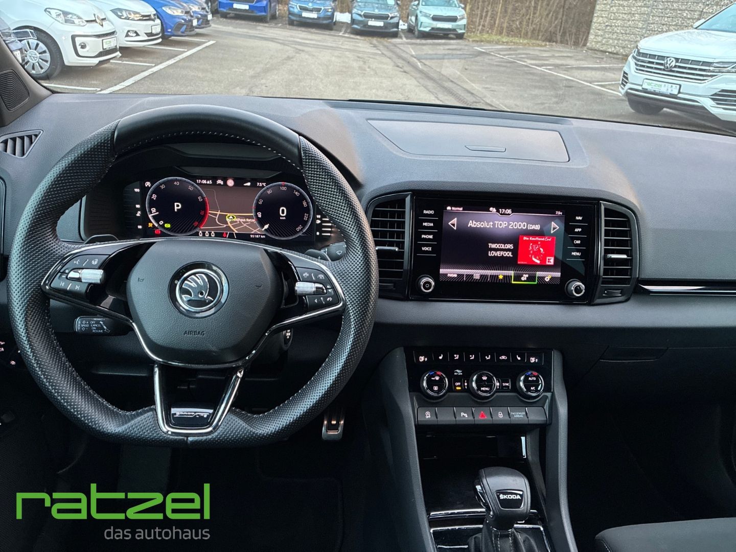 Fahrzeugabbildung SKODA Karoq Sportline 1.5 TSI DSG Navi LED Travel Assi