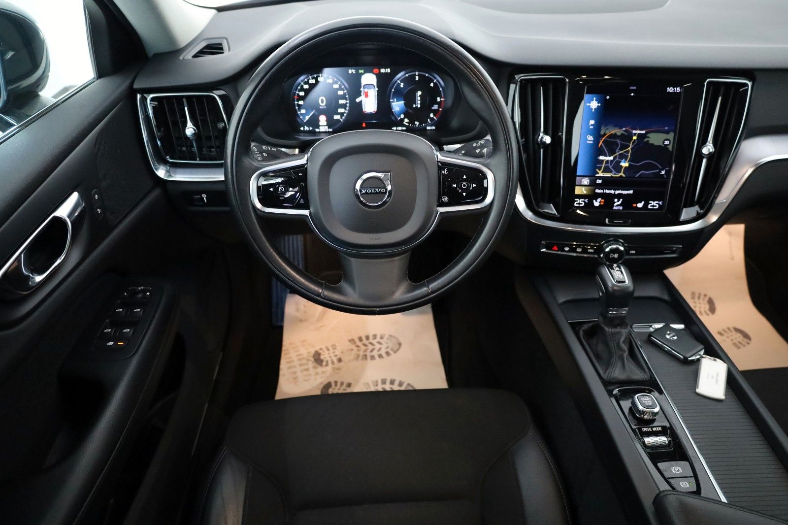 Fahrzeugabbildung Volvo V60 Momentum Pro,T.Leder,Navi,LED,SH,Kamera,DAB