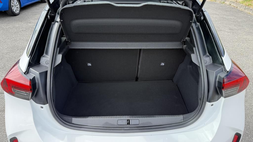 Autohaus Zimpel - Opel Corsa GS 1.2T Navi+DAB+Klimaanlage+SHZ+LHZ+CarPl - Bild 13 Autohaus Zimpel - Opel Corsa GS 1.2T Navi+DAB+Klimaanlage+SHZ+LHZ+CarPl - Bild 13