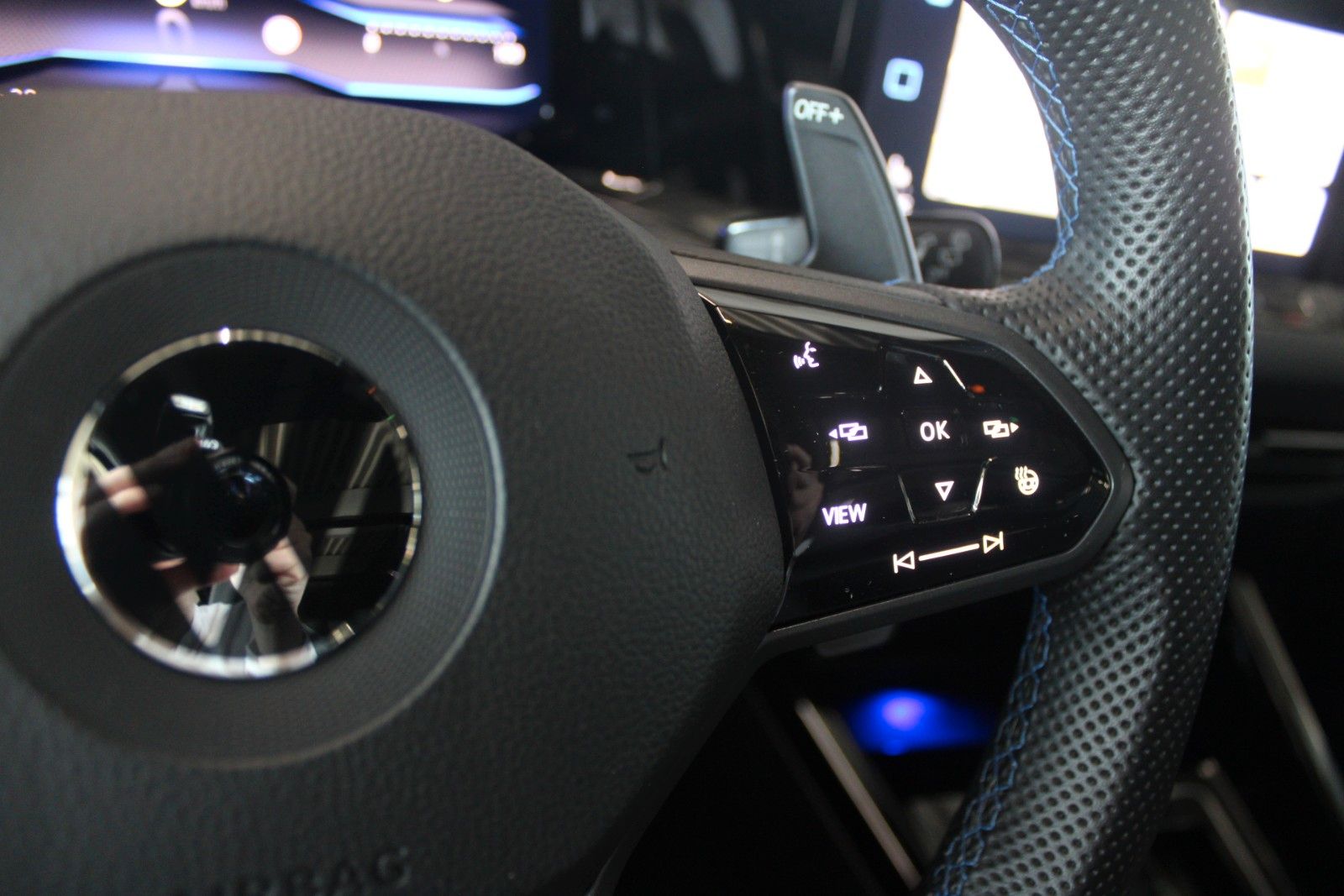 Fahrzeugabbildung Volkswagen Golf R DSG 4MOTION IQ Light Pano Performance Pak
