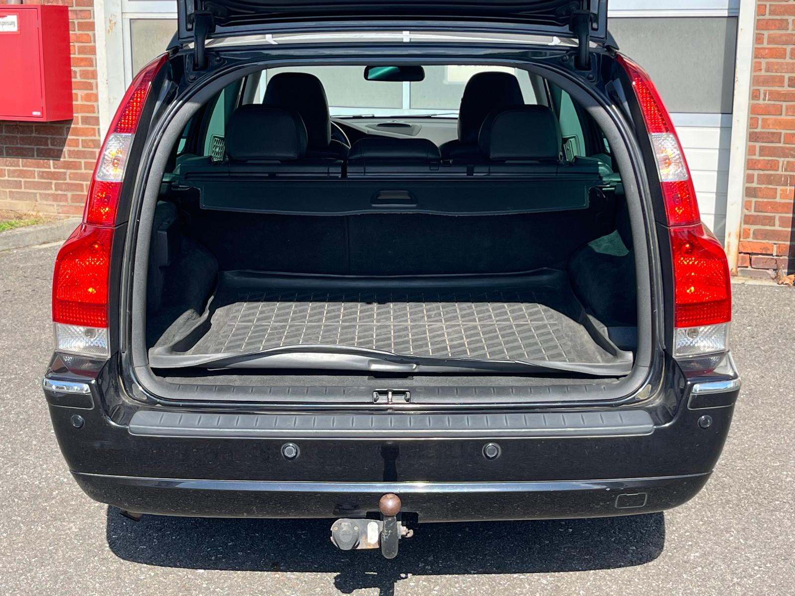 Volvo V70 2005 — photo 11