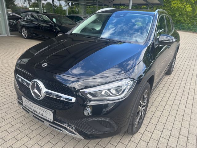 MERCEDES-BENZ GLA 220 d 4Matic Progressive AHK/SHZ/Kamera/Navi