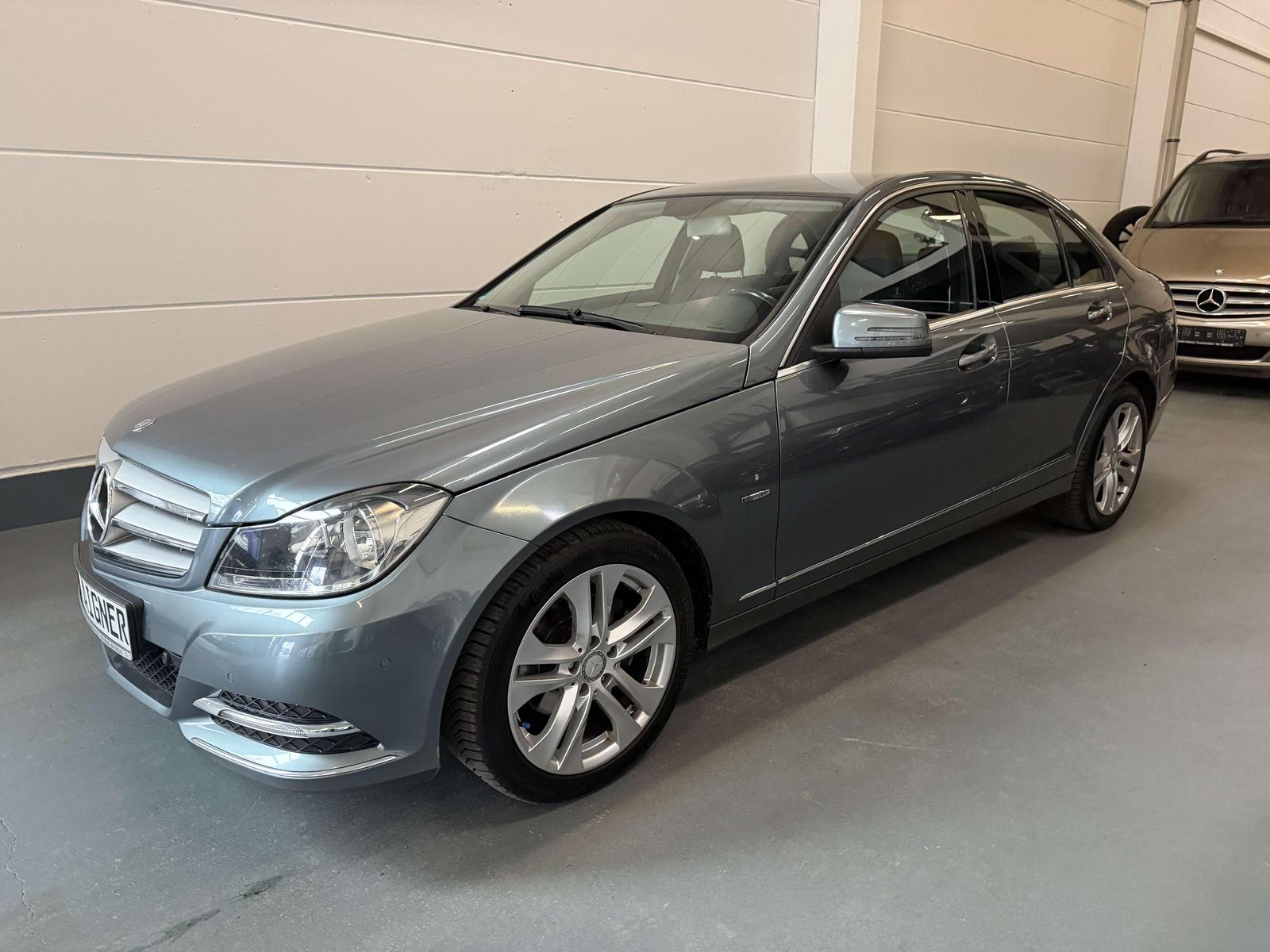 Mercedes-Benz C 180 CGI BlueEfficiency Navigation*Tempomat*PDC