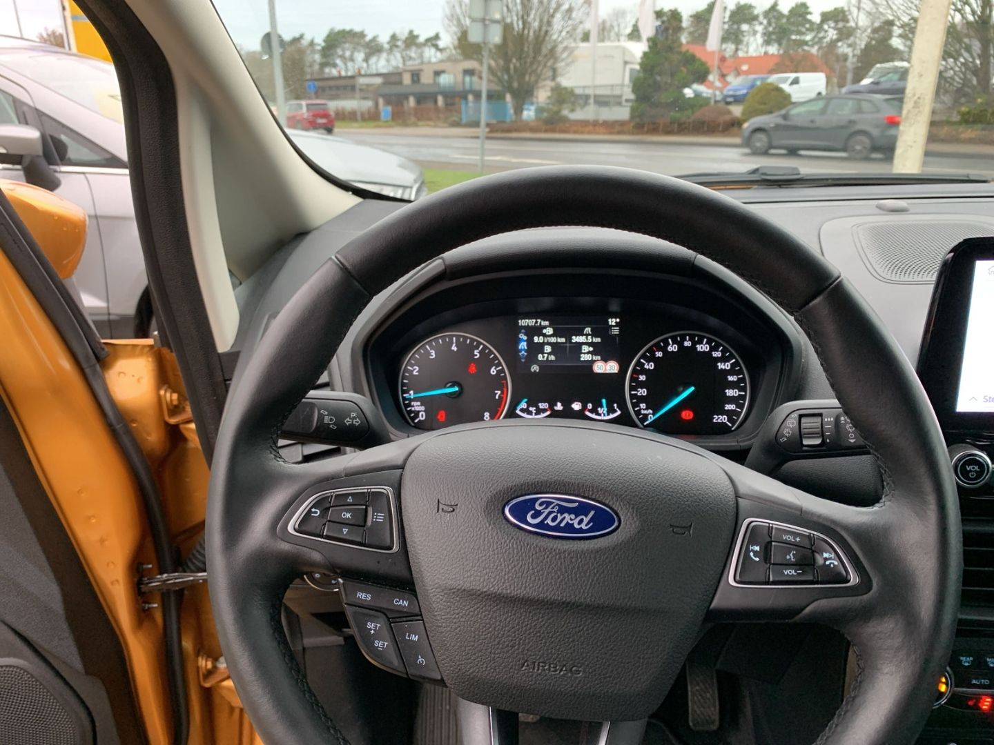 Fahrzeugabbildung Ford EcoSport Titanium nur 10.000 km!!, Navi, Sitzhei