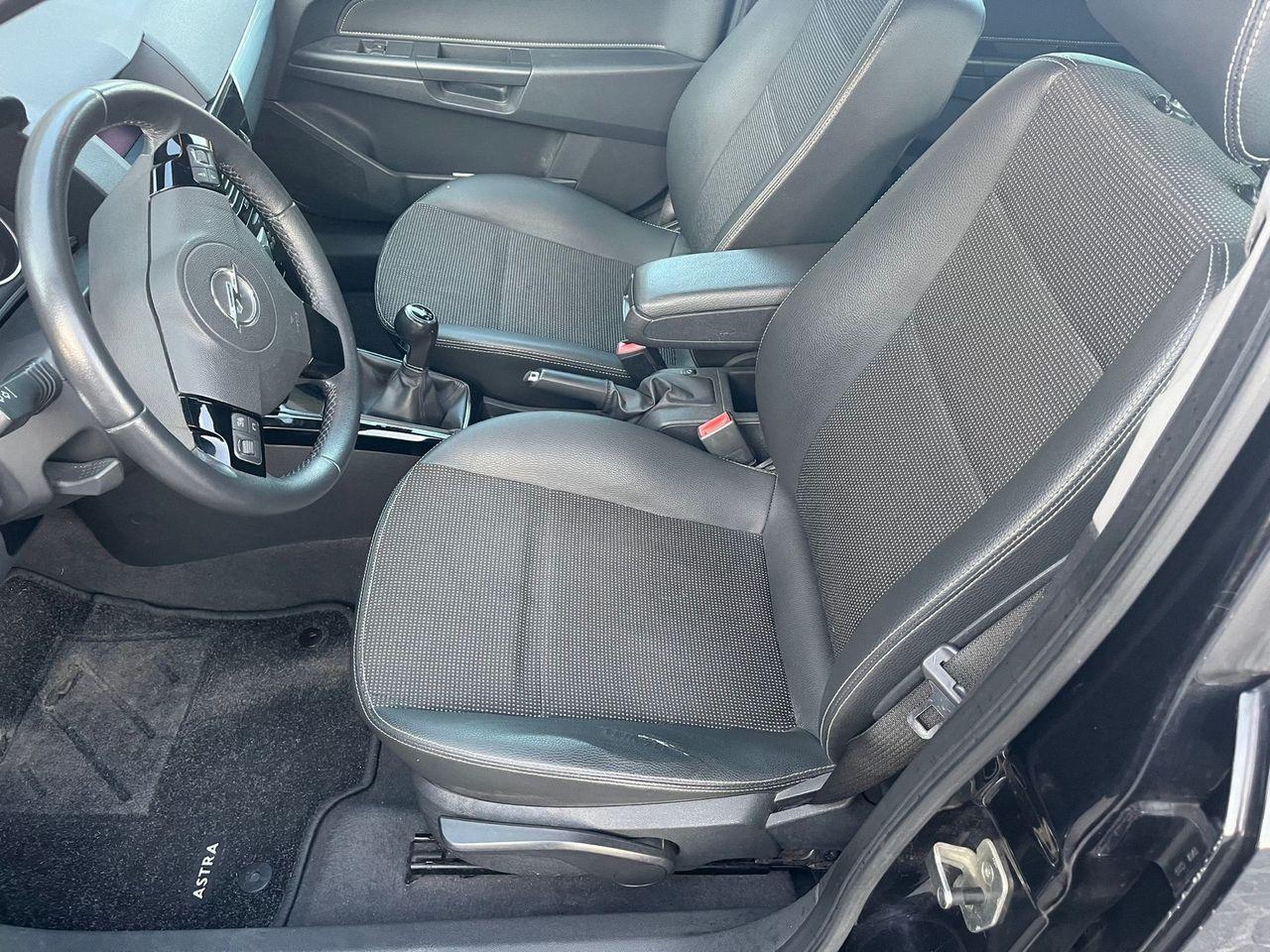 Opel Astra 2009 — photo 5