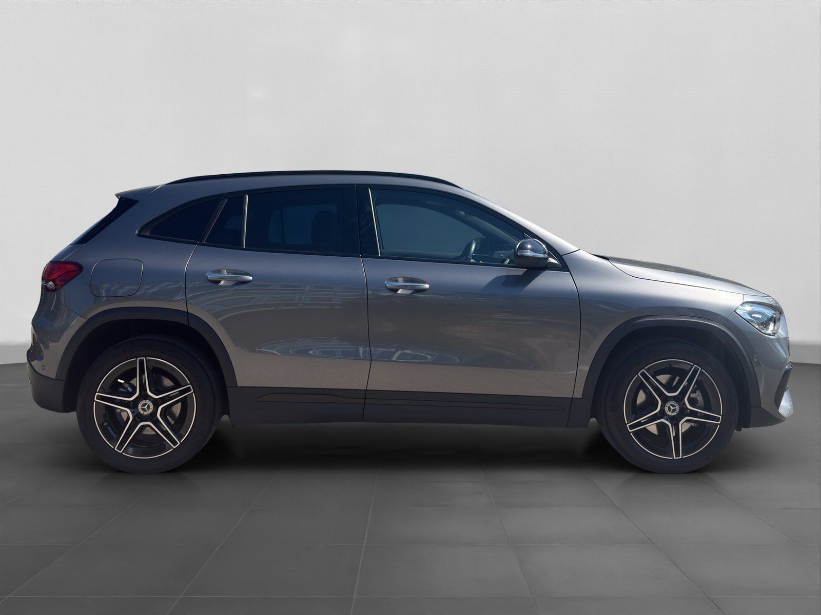 Fahrzeugabbildung Mercedes-Benz GLA 250 e AMG Night Multibeam Burmester KeyGO