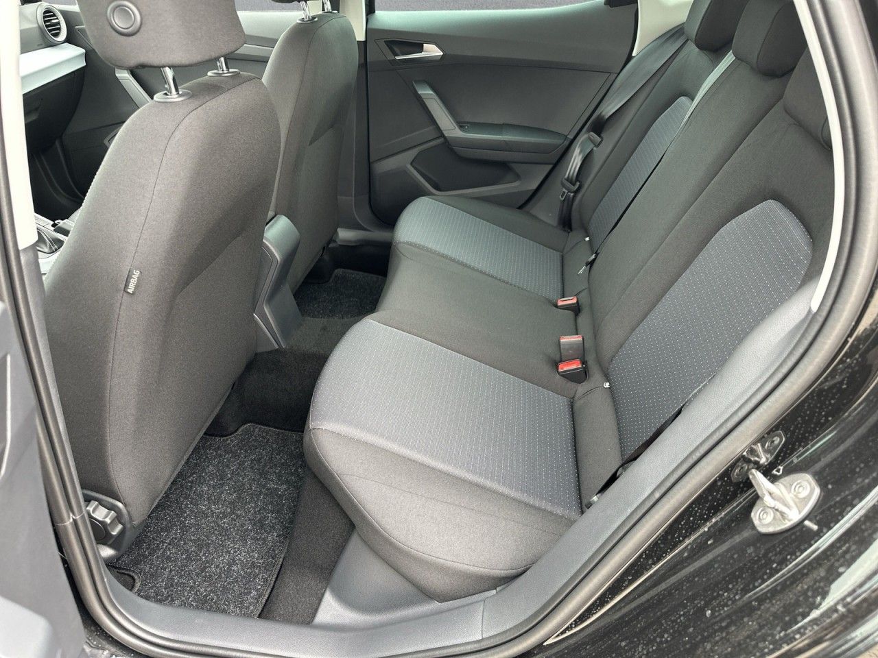 Fahrzeugabbildung SEAT Arona Road Edition 1.0 TSI DSG
